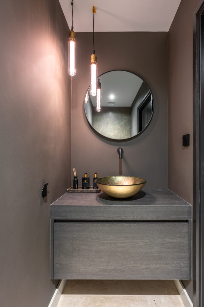 Sfeervol toiletmeubel op maat