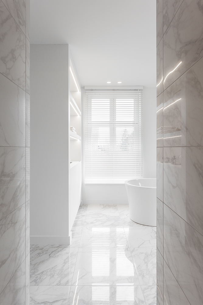 Luxe badkamer met marmeren afwerking
