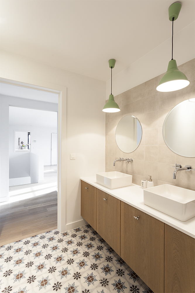 Badkamer met speels vloertje